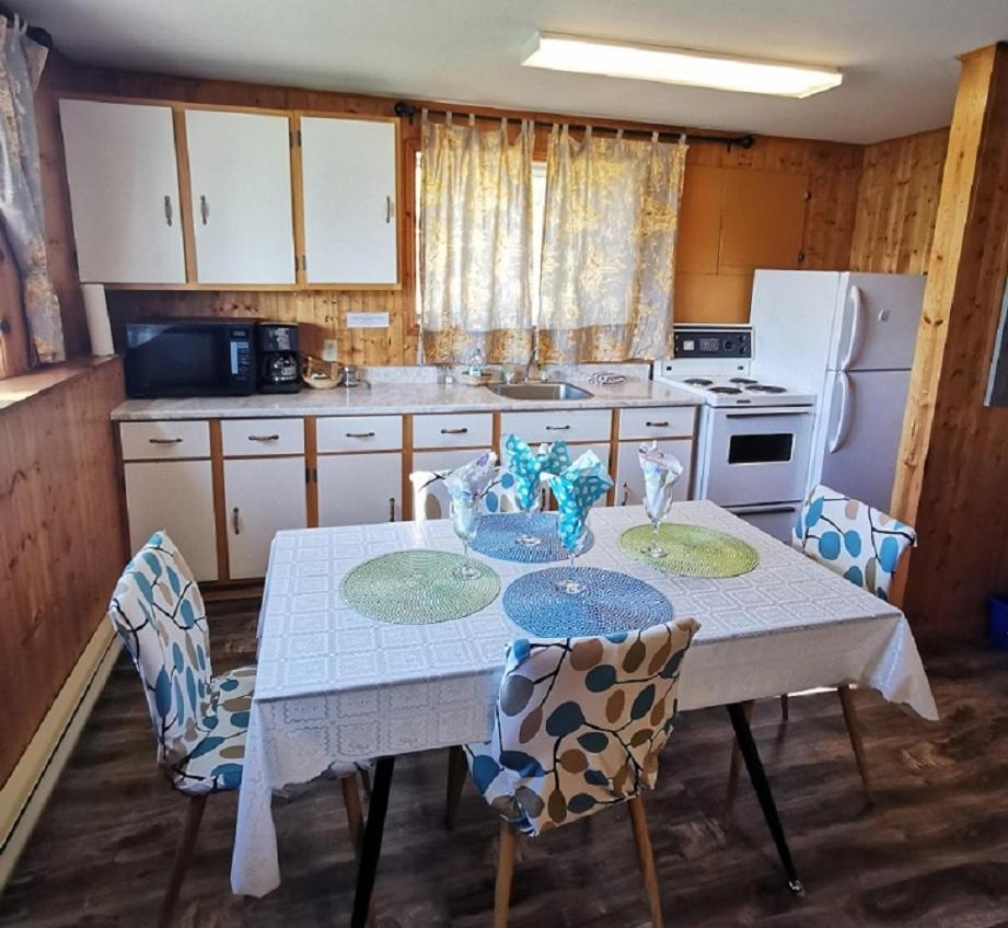 Knotty Pine Cottages, Suites & Motel Rooms Ingonish Exterior photo