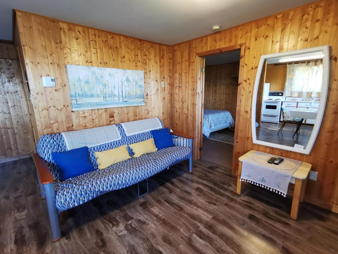 Knotty Pine Cottages, Suites & Motel Rooms Ingonish Exterior photo
