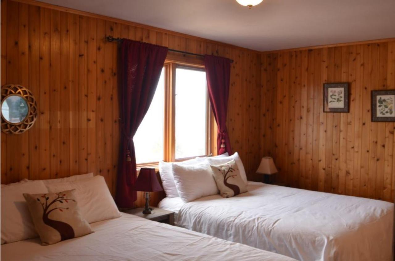 Knotty Pine Cottages, Suites & Motel Rooms Ingonish Exterior photo