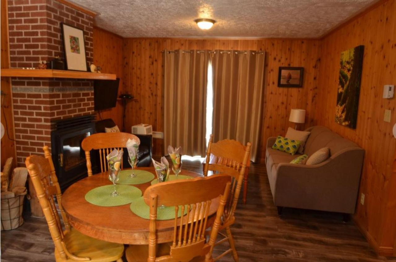 Knotty Pine Cottages, Suites & Motel Rooms Ingonish Exterior photo