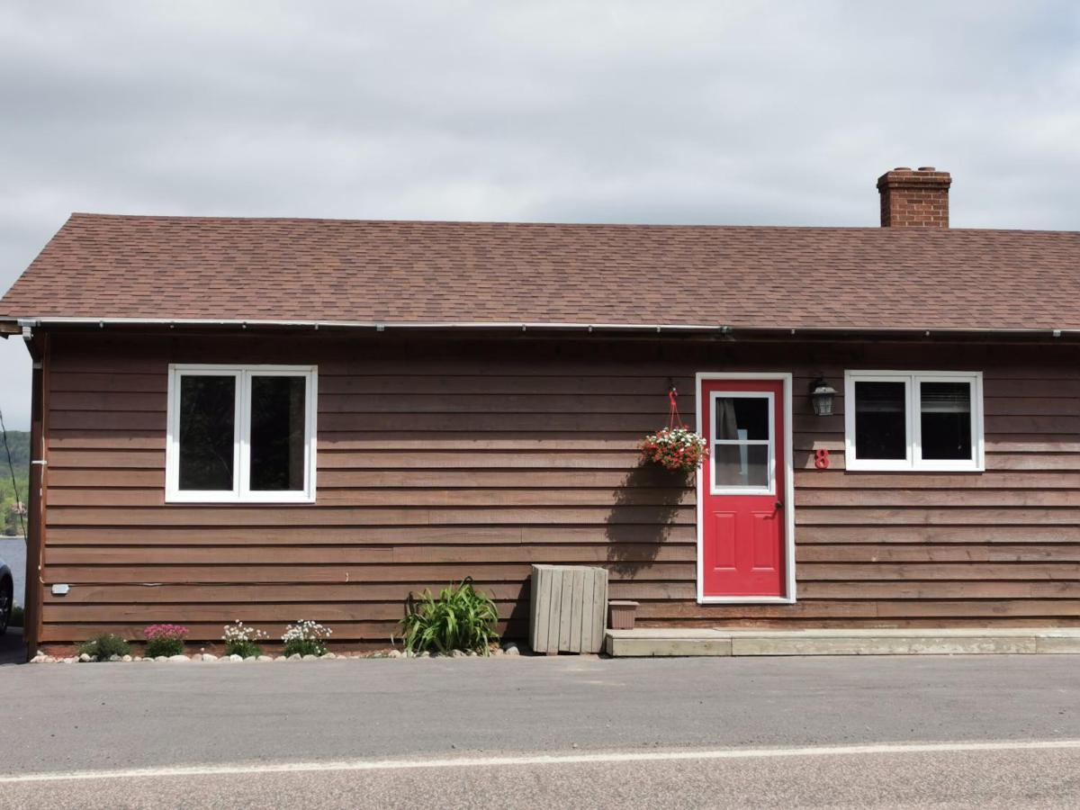 Knotty Pine Cottages, Suites & Motel Rooms Ingonish Exterior photo