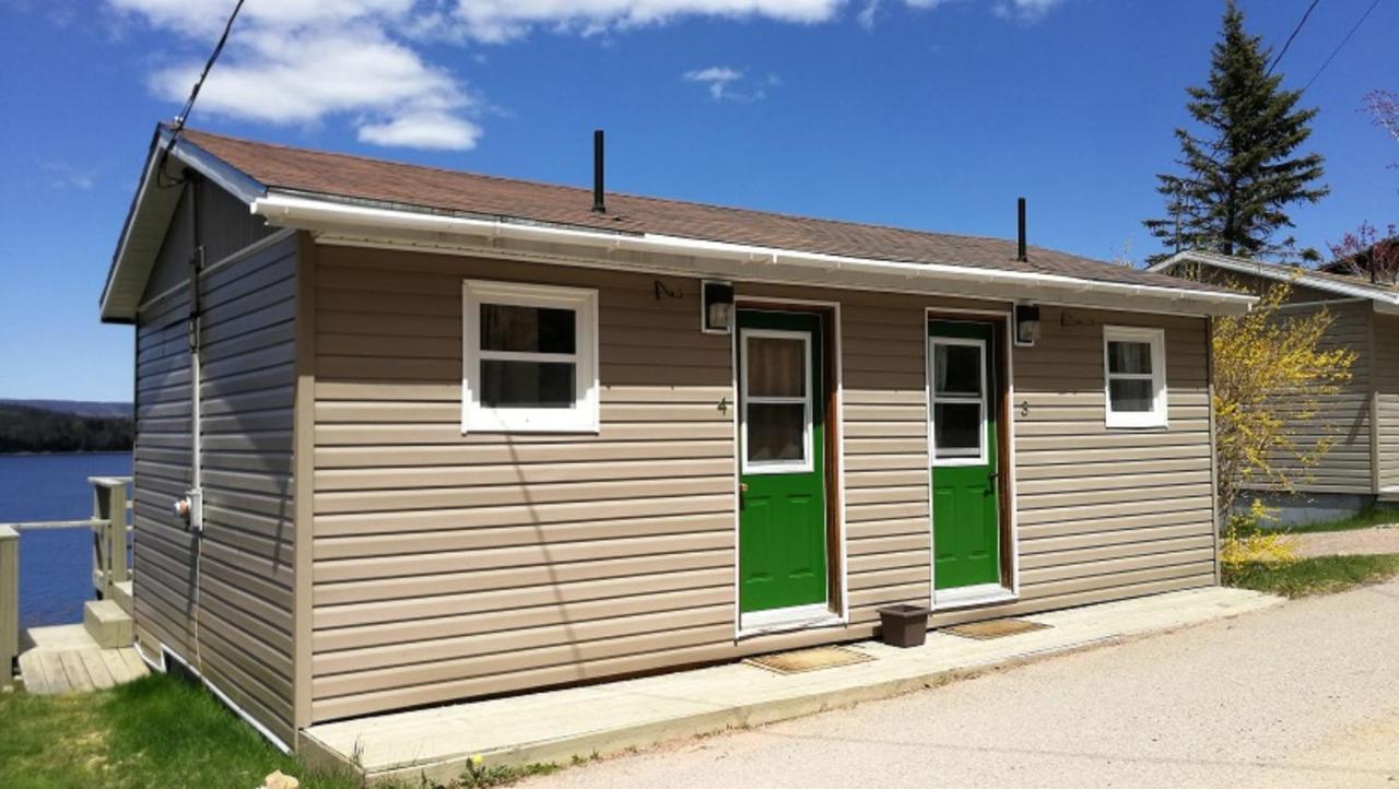 Knotty Pine Cottages, Suites & Motel Rooms Ingonish Exterior photo