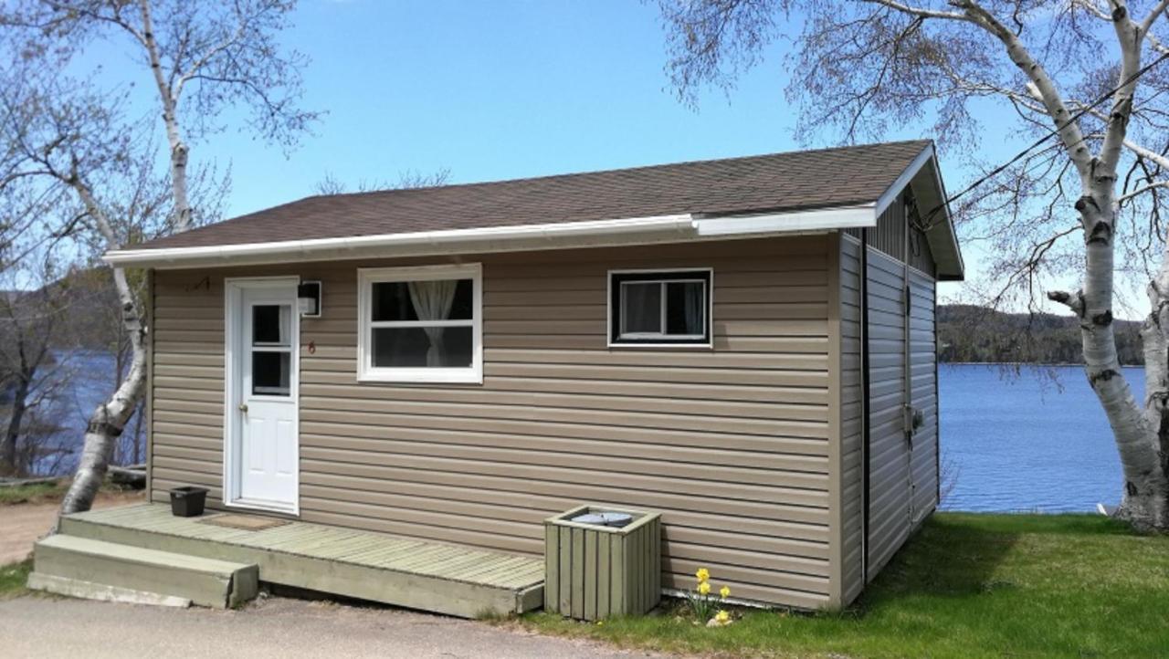 Knotty Pine Cottages, Suites & Motel Rooms Ingonish Exterior photo