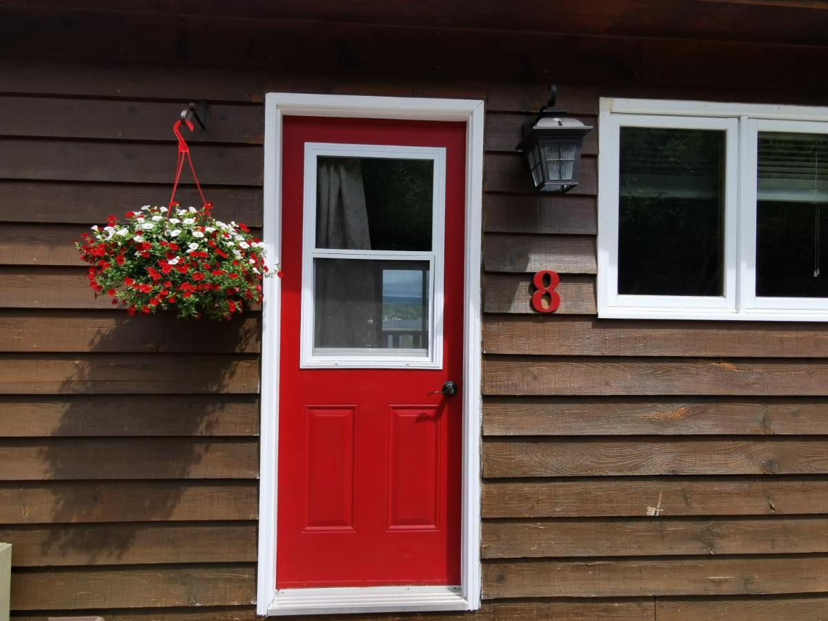 Knotty Pine Cottages, Suites & Motel Rooms Ingonish Exterior photo